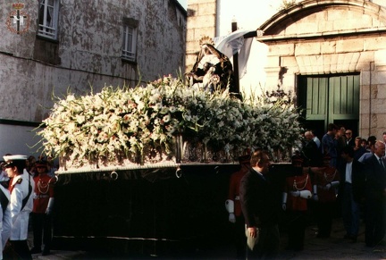 EL TRONO DE LA VIRGEN DELANTE DEL SANTUARIO