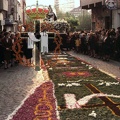PASO DEL TRONO POR LA ALFOMBRA DE FLORES