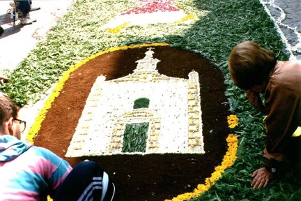 FACHADA DEL SANTUARIO EN LA ALFOMBRA FLORAL